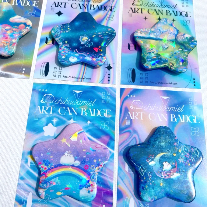 今回、缶バッチは「ランダムくじ」になっています!
おまけの「手描きゆるカード」が付きます～
お楽しみに! 
通販は7月下旬ごろスタート予定です
改めて 