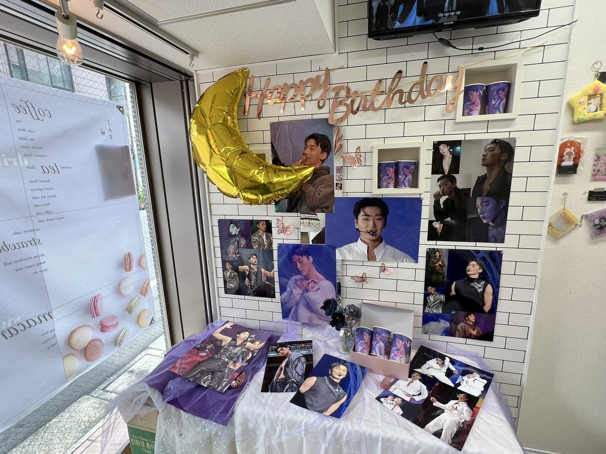 pimemitu828's tweet photo. 先週土曜日、Ingさんにお邪魔させていただきました♡ステキな笑顔のサンくんバナーに迎えられ、お店の中も大好きなサンくんでいっぱいの幸せ空間でした✨
Happy birthdayサンくん❣️いつもありがとう😊
#San_2tone710 #Ing_Cafe 
#happy_san_day_2024 
#ATEEZ #SAN #ATINY https://t.co/o4xCp4dsqq