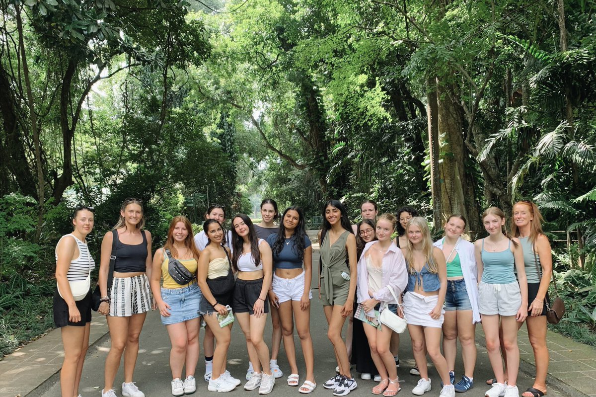 bgsnetball's tweet photo. A super busy day 2 for our girls. 🌺

- Great first session ahead of game 1 tomorrow.🏐
- Lunch at the Royal Botanical Gardens🌴 even made some little friends! 🐒🐍
- Visited the silk shop.👘
- Watched a cultural dance show.💃🏼
- Back to the hotel for pool &amp; dinner.💧

#SriLanka24 https://t.co/U52NUrrgt2