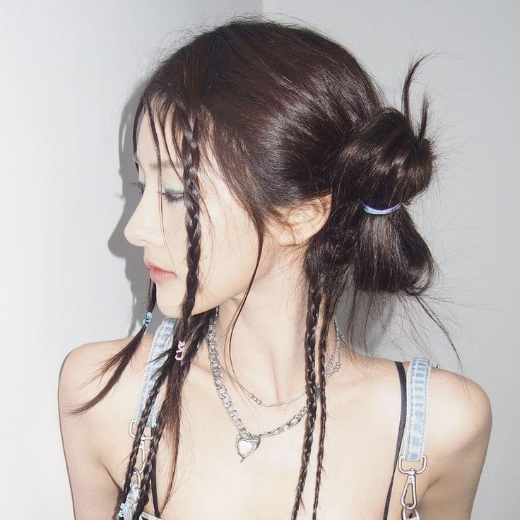 inspospil's tweet photo. Hairstyle tutorial ⋆˙ᝰ.ᐟ

—a thread https://t.co/FGXdKH3dOP