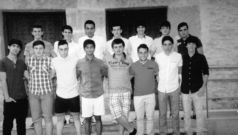 theonlyonestoo's tweet photo. Lamine Yamal con 16 años // Nosotros con 16 años https://t.co/UFWgQC9g4q