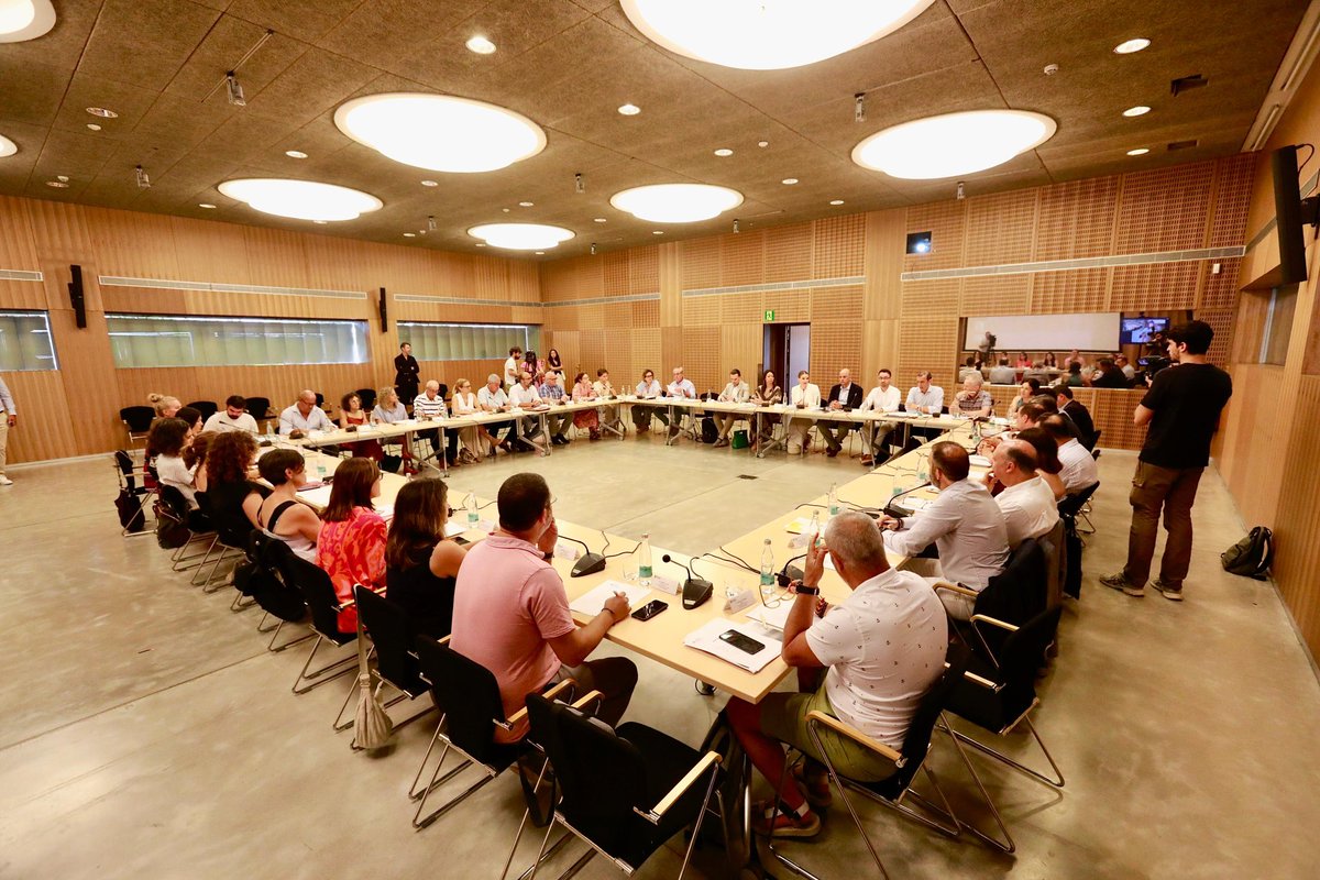 Prohens presideix la Mesa de l’Habitatge i presenta el programa «Lloguer segur» per aconseguir pisos buits de petits propietaris a partir de la tardor 

➡️ tn.caib.es/Mesa_Habitatge