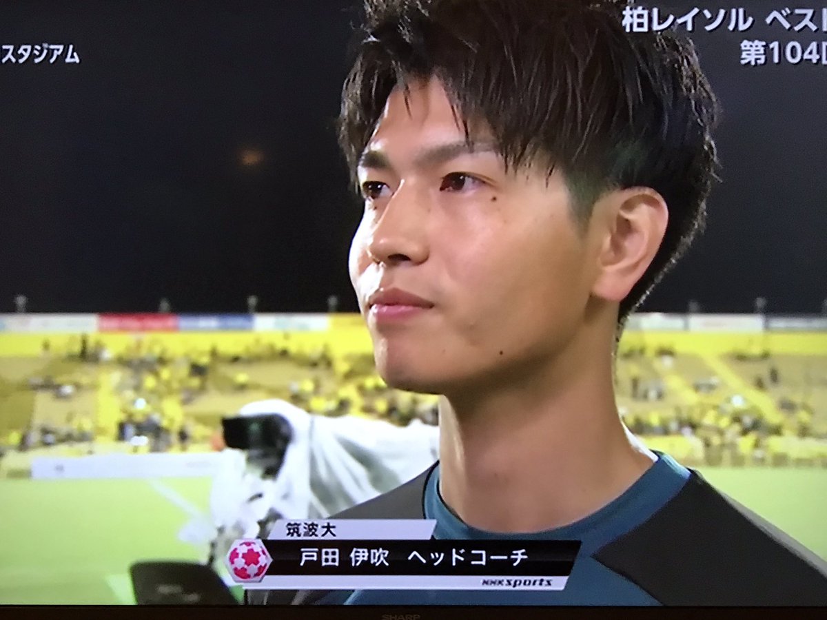 mokoR19's tweet photo. ←試合中と試合後→
将来はレイソルの監督になって優勝したいとインタビューに答えてる
経験いっぱい積んで帰ってきてくだされ！ https://t.co/l5lRAmerxL