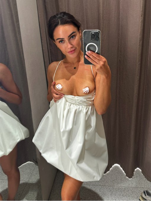 do you like white dresses😉😍 https://t.co/pMOiiUJH3D