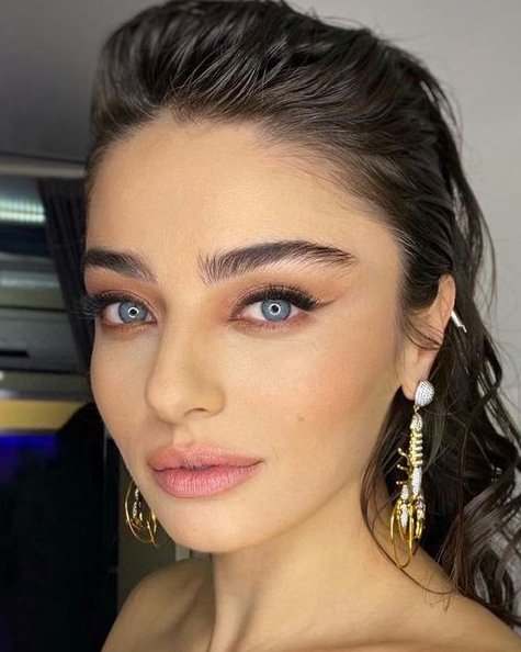 7 yıl sonra Ayça Ayşin Turan ve Furkan Andıç'ı bir araya getiren ''Gölgede 39 Derece'' adlı romantik komedi türündeki filmin çekimleri başladı. 

Prime Video Türkiye'de yayınlanacak film, Fatih ile Avukat Ege’nin hikâyesini anlatacak.
