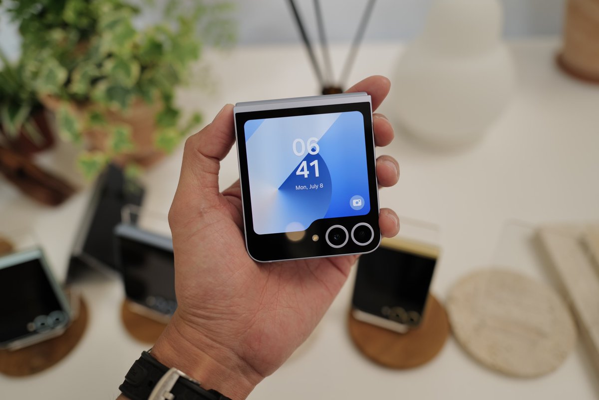 spin9's tweet photo. [ ราคาไทย Samsung Galaxy Z Fold6 ]

12/256GB ราคา 63,900 บาท 
12/512GB ราคา 68,900 บาท
12/1TB ราคา 78,900 บาท 

[ ราคาไทย Samsung Galaxy Z Flip6 ]

12/256GB ราคา 42,900 บาท
12/512GB ราคา 47,900 บาท

พรีออเดอร์วันนี้ รับโปรส่วนลดสูงสุด 7,000 บาท ทาง https://t.co/l7UcHRAry9

ดูรีวิว: https://t.co/iJCZALrGgH

#SamsungUnpacked #GalaxyAI