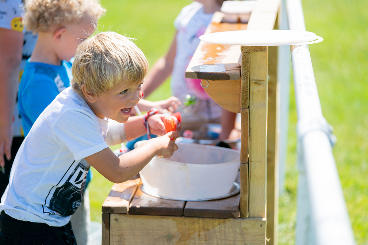 Just4️⃣weeks to go until we celebrate #Playday2024 (7 August) 🎉

This year, we are promoting events that are happening across Wales on our Playful Childhoods website 👇
playfulchildhoods.wales/blog/playday-2…

If you have an event you would like to share, please get in touch at: info@play.wales