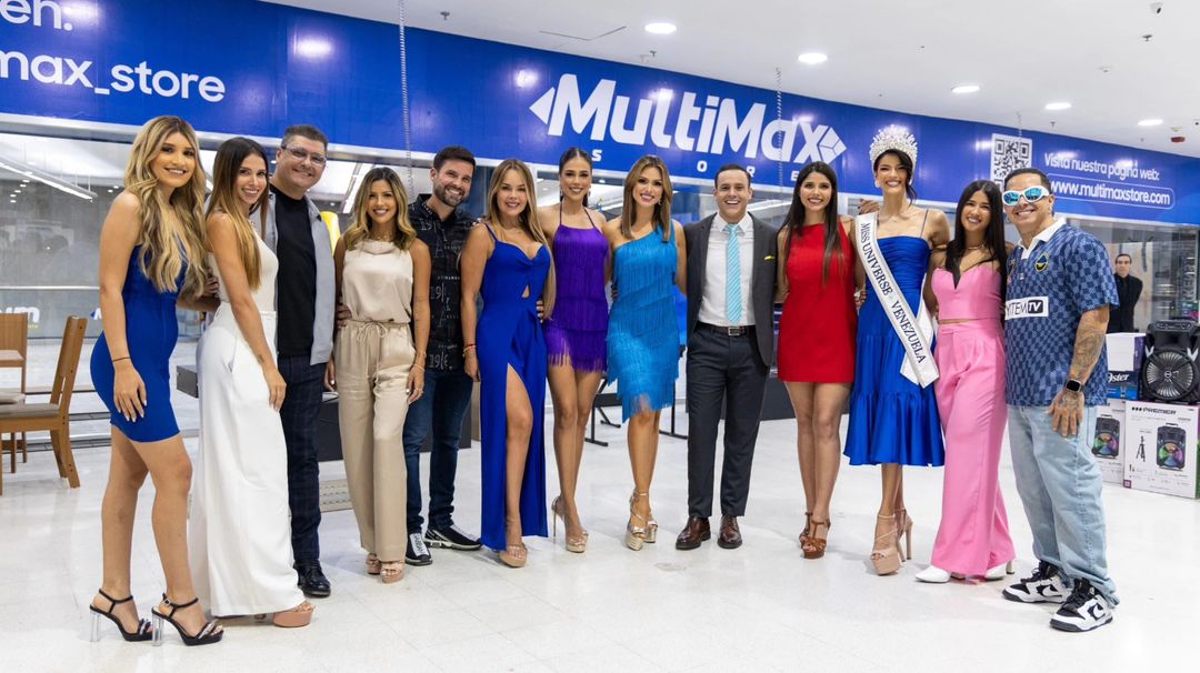 DaggaNasar's tweet image. Caracas, nunca dejas de sorprenderme ✨

Gracias a los Caraqueños por su cariño y por acompañarnos una vez más en la apertura de nuestra nueva tienda @multimax_store en Plaza Venezuela 🙌

Seguimos creyendo en nuestro país y su gente 🇻🇪

#NasarDagga #MultiMaxStore #Venezuela