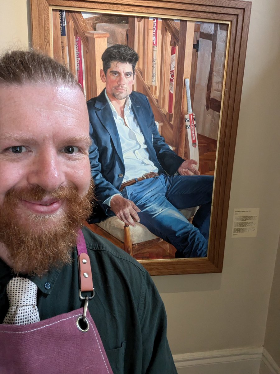 theGNbatmaker's tweet photo. @bbctms I took this selfie last week with Alistair Cooks portrait....I may never get a picture there...but I made the bat in the background 😁😁😁 https://t.co/rAtu5yU58u