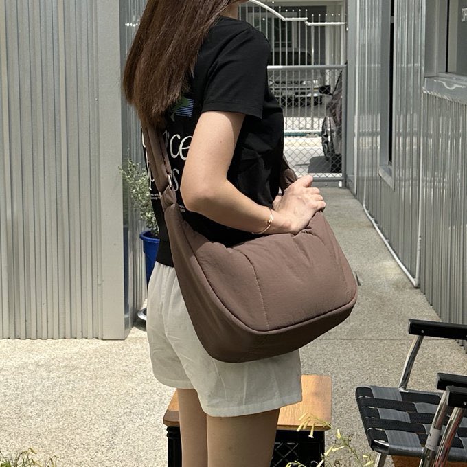 tamjaichunbkk's tweet photo. อัพเดทกระเป๋าแบรนด์ไทยใส่ ipad ได้ https://t.co/apu7pCIOu2