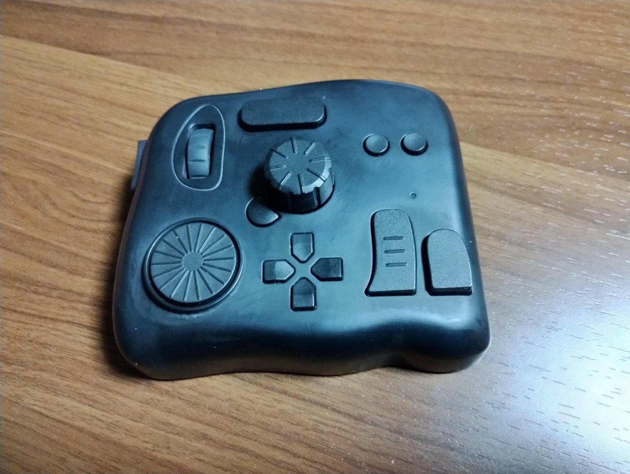Tourbox(箱付き・ラバーコーティング除去済) Tourbox(箱付き・ラバーコーティング除去済)