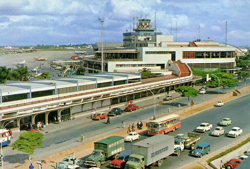 spinfoco's tweet photo. O colorido aeroporto de Congonhas em 1968.

#sp #spinfoco #saopaulo https://t.co/kzEv5dmk9g