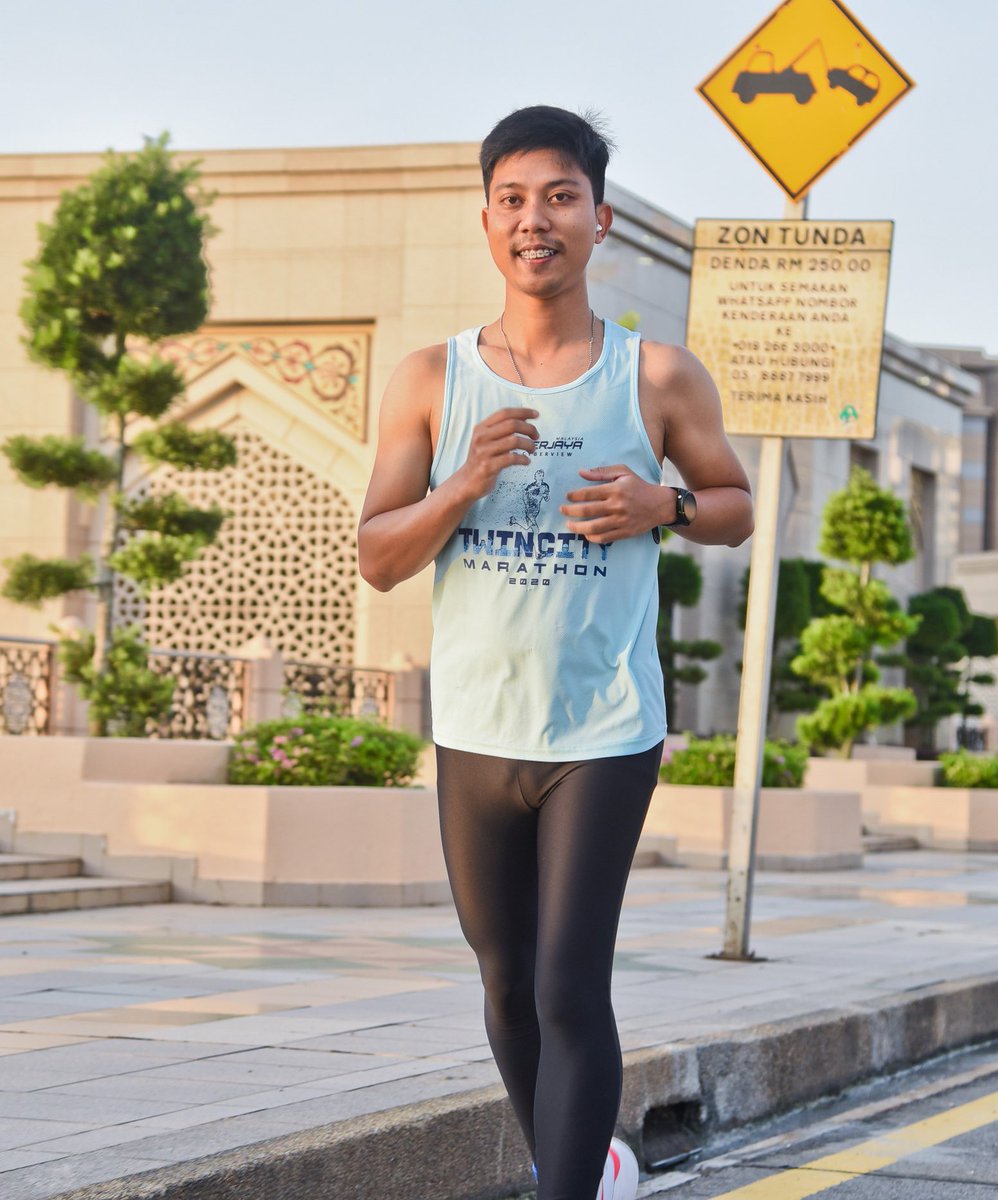 yon_shappler's tweet photo. Saya bakal atlet triathlon.
Saya tak naik podium.
Ini Strava saya.
5km in total.
Mohon jangan kecam.
#Ididntcheat https://t.co/6sFRDfr3b3