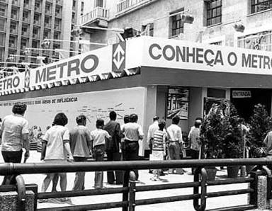 spinfoco's tweet photo. Pontos de informações, criados nas regiões das obras do Metrô, para que os paulistanos pudessem acompanhar o andamento das obras e entender como o sistema funcionaria.

#sp #spinfoco #saopaulo #sampa #cidadedesaopaulo #Metro https://t.co/n8b1xzMlH0
