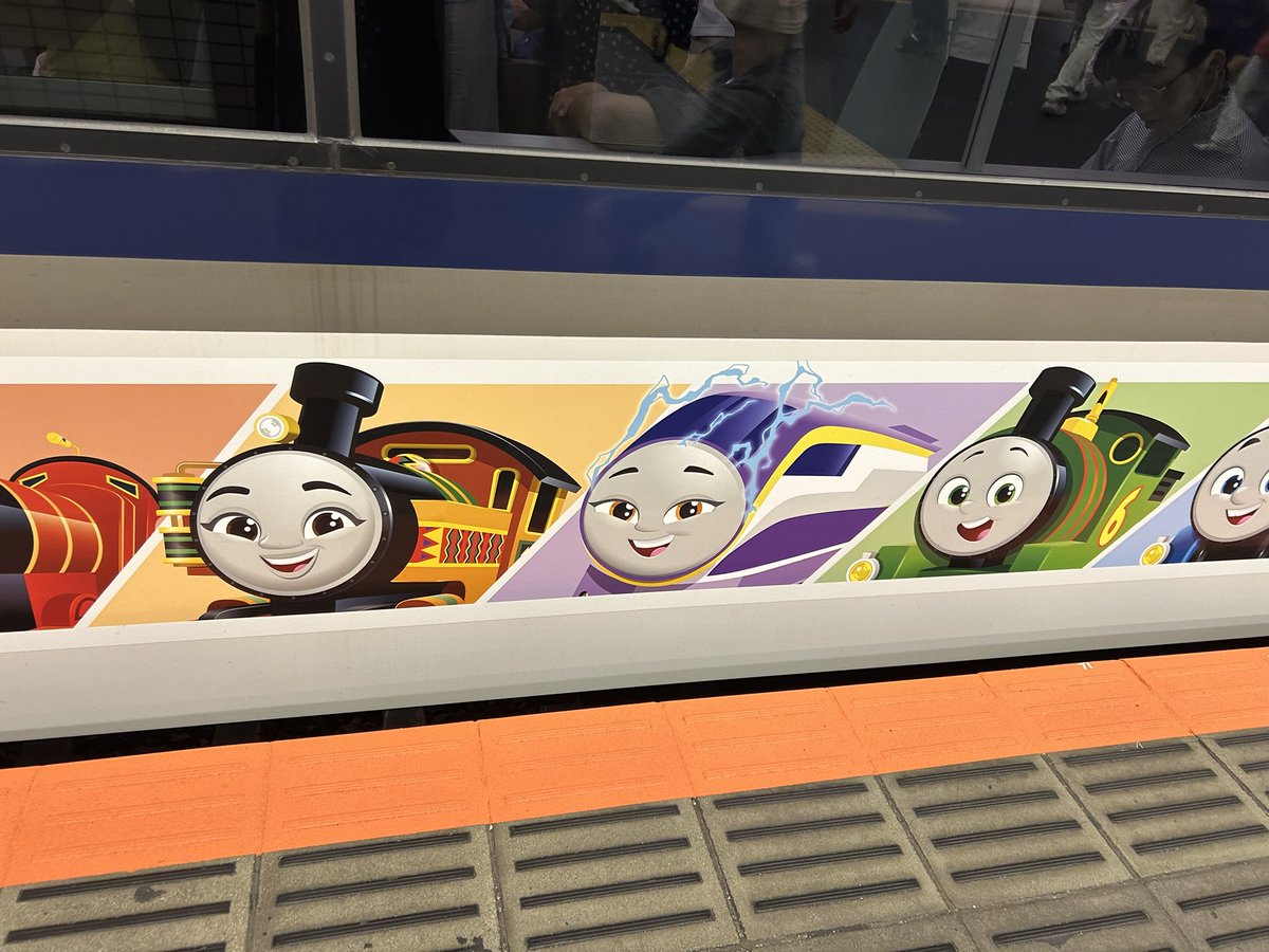 hina37564's tweet photo. 今夜は
すたぁー稼業をされている方のLiveへ…
写真は行きの京阪電車ぽっぽーーー https://t.co/Z5uoCvXhKe