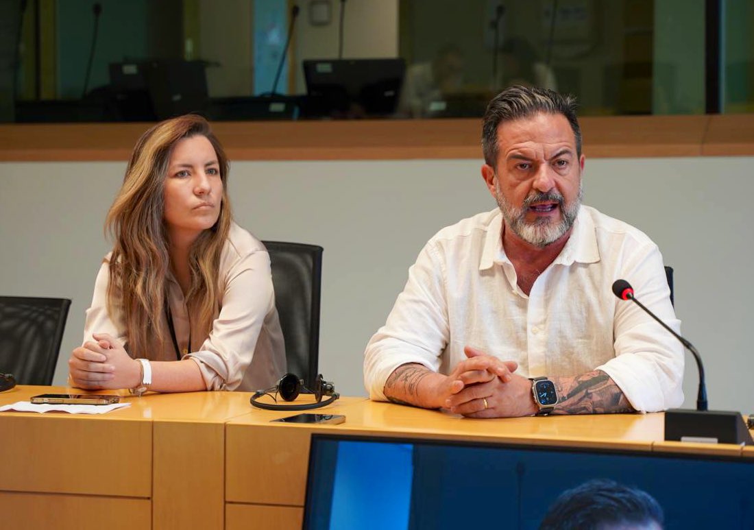 ManuPineda's tweet photo. 🇧🇴 #Bolivia no está sola. Hoy hemos organizado un encuentro de varios eurodiputados con la embajadora boliviana ante la #UE 🇪🇺 para reafirmar nuestro rechazo al intento de golpe de Estado y nuestro respaldo al proceso de transformación social boliviano y al Presidente Lucho Arce.

No hay margen para equidistancia ni para la desunión. Frente al golpismo y la reacción, unidad de las izquierdas y del pueblos.

¡Jallalla Bolivia!
