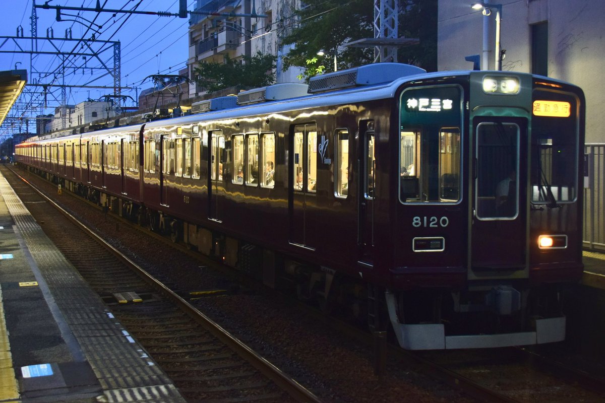 SNOOPY1T0K4's tweet photo. 2024/7/10 (水)
T#4839 : 🟨通勤急行 神戸三宮 @ 岡本駅
阪急8000系8連で1編成しか残ってない東芝GTO-VVVF車。やっぱりこの音最高だよね♪
神戸線の中でも1番好きな編成!
#阪急電車 #阪急8000系 #8020f https://t.co/HFBwPuJA3D