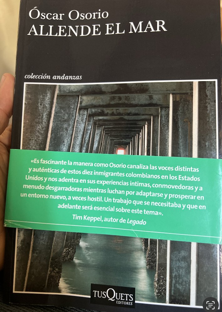 KevinAlexisGar4's tweet photo. 📚 'Allende el mar' viaja entre continentes, tejiendo historias. Gratitud a su autor @OscarOsorio por este regalo literario. La literatura nos encuentra más allá de las fronteras. #LecturaRecomendada #Migración https://t.co/D2JuSRBN0O