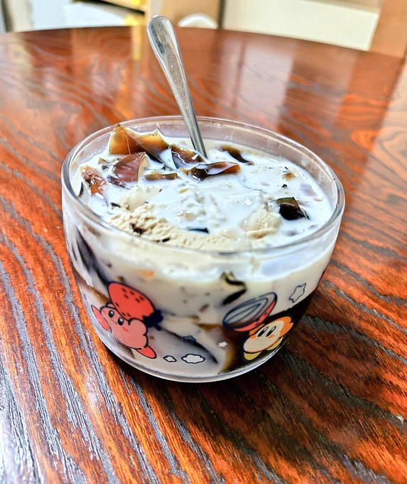 ようやく寝てくれた…。 仕込んでいたコーヒーゼリーで一息。