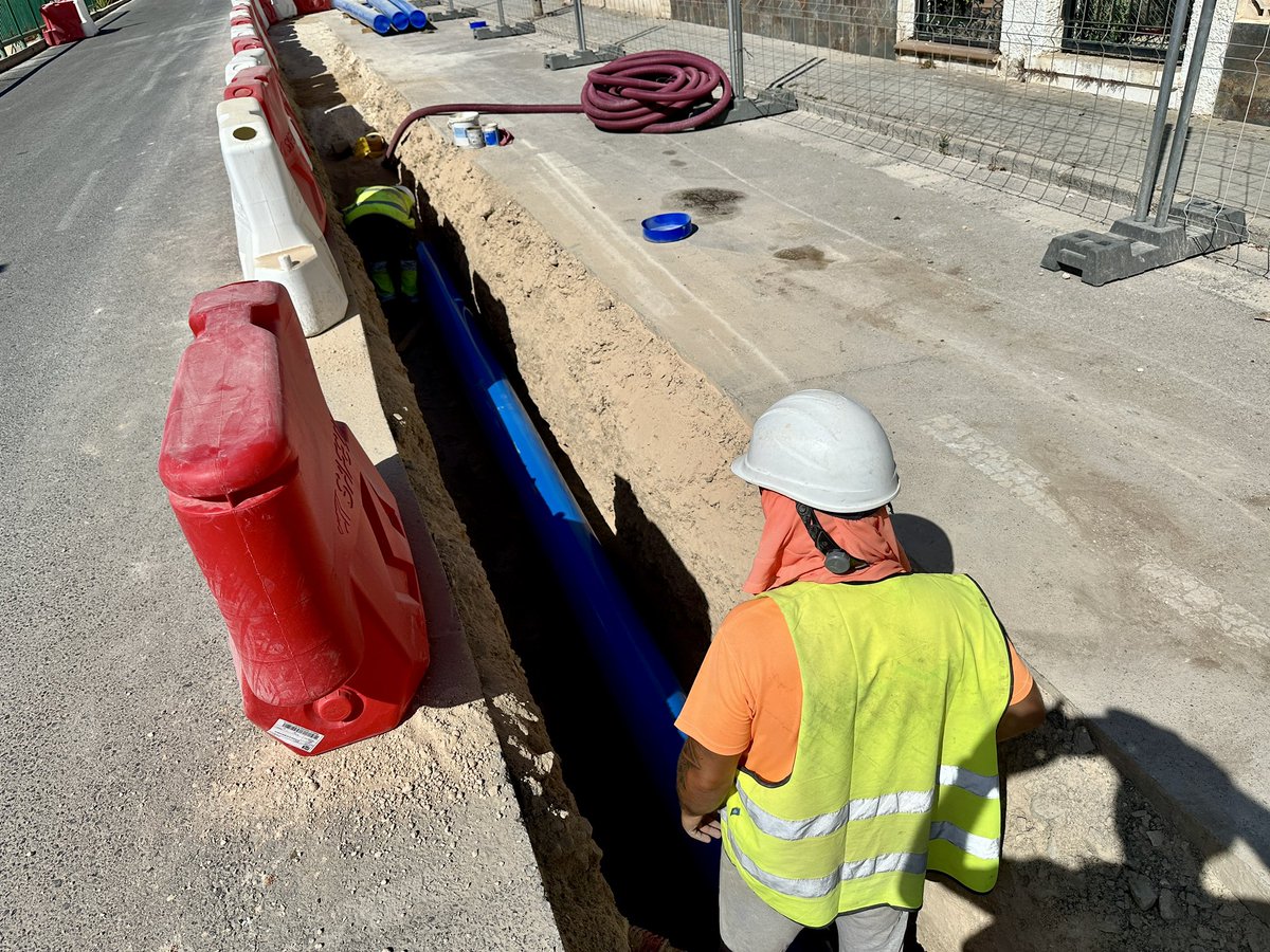 ElCampelloAyto's tweet photo. 👷🏻♂️✅Avanzan a buen ritmo las obras de canalización de #ElCampello, que ya suman un kilómetro de nuevas tuberías en la zona norte #EPSAR @GVAMediAmbient @generalitat @JuanjoBerenguer
Lee AQUÍ completa la noticia https://t.co/jwkmBFYScL https://t.co/5Cj0ZyghRl