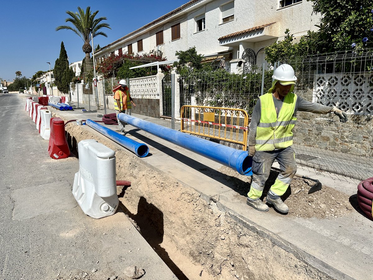 ElCampelloAyto's tweet photo. 👷🏻♂️✅Avanzan a buen ritmo las obras de canalización de #ElCampello, que ya suman un kilómetro de nuevas tuberías en la zona norte #EPSAR @GVAMediAmbient @generalitat @JuanjoBerenguer
Lee AQUÍ completa la noticia https://t.co/jwkmBFYScL https://t.co/5Cj0ZyghRl