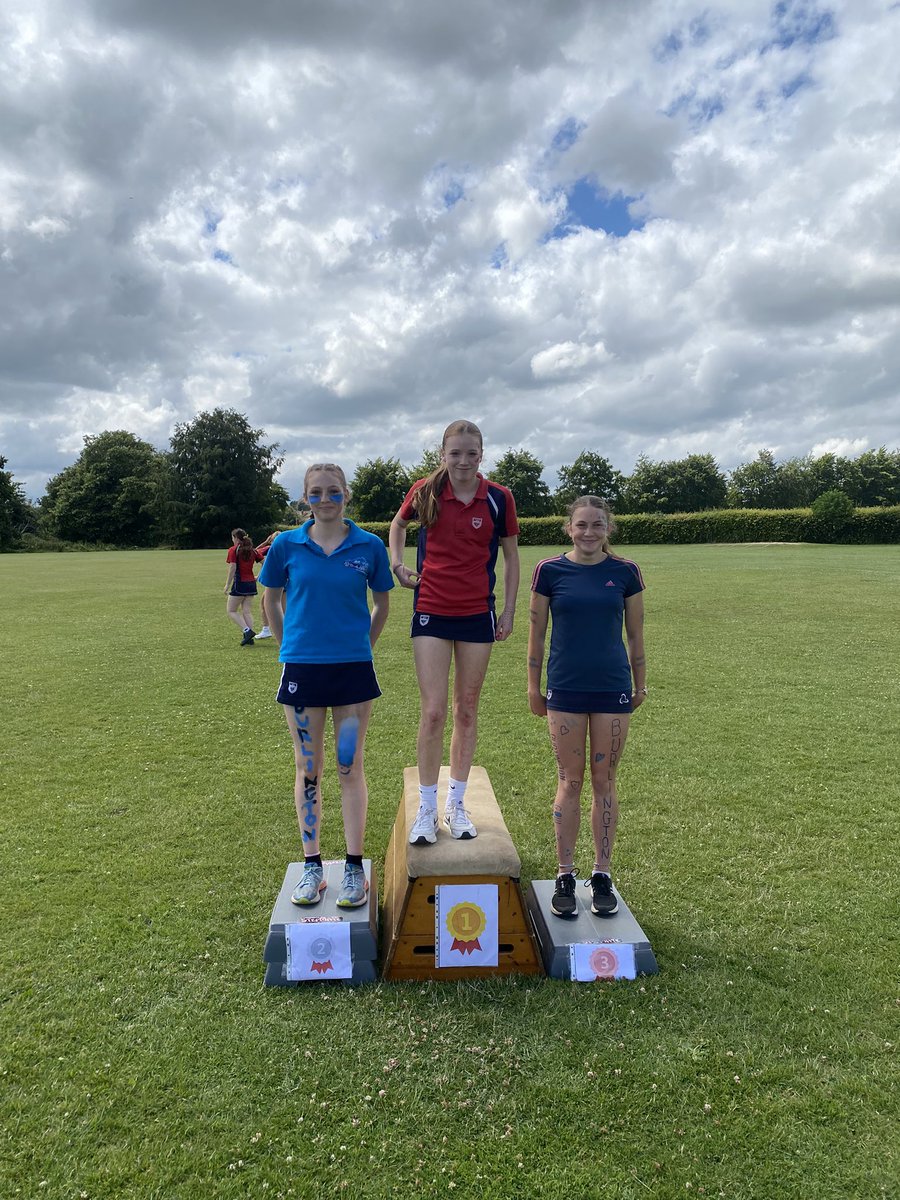 Our yr 9 girl finalists for 200m!! #GoOnStockwell