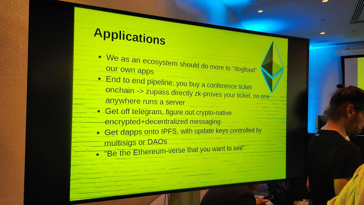 manbirmarwah's tweet photo. Listening to the gigabrain Vitalik here at AltLayer Rollup Day. Houseful as always! 🔥 https://t.co/c1H7Catfmo