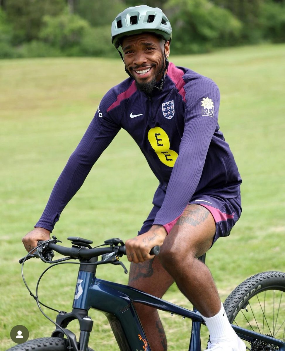 adamtranter's tweet photo. England 🏴󠁧󠁢󠁥󠁮󠁧󠁿 v Netherlands 🇳🇱, cycling edition. https://t.co/e0z0sM6o1f