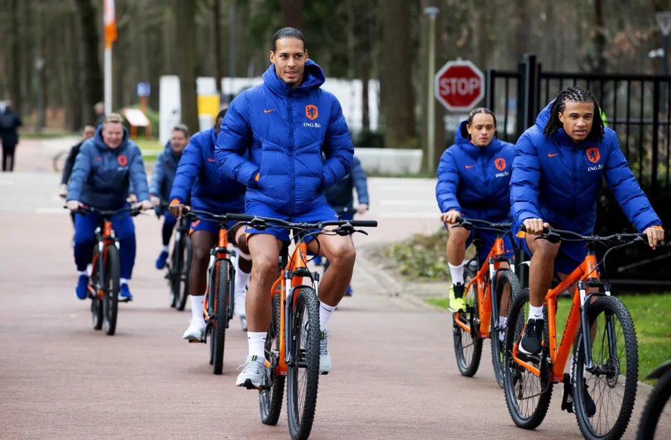 adamtranter's tweet photo. England 🏴󠁧󠁢󠁥󠁮󠁧󠁿 v Netherlands 🇳🇱, cycling edition. https://t.co/e0z0sM6o1f