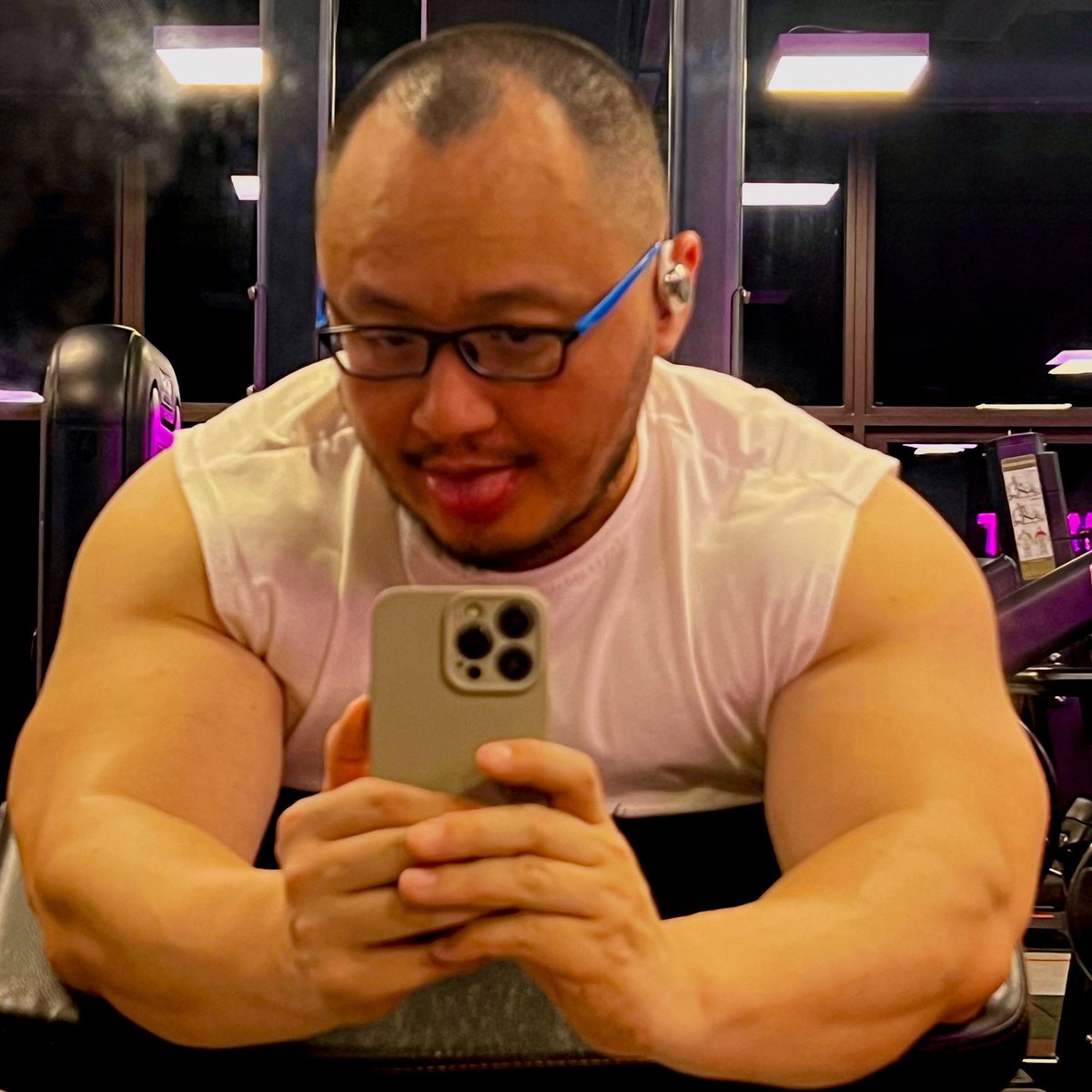 Leo (@muscularlion) on Twitter photo 