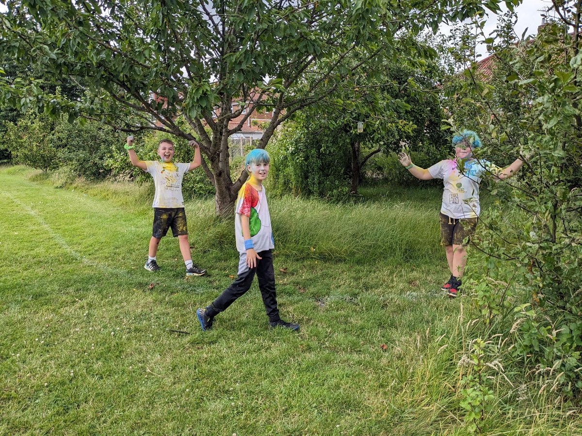 CarrJuniorYork's tweet photo. Rainbow Run 🌈 #happy #carrstars #shinefest https://t.co/NTCJ69g2Fd
