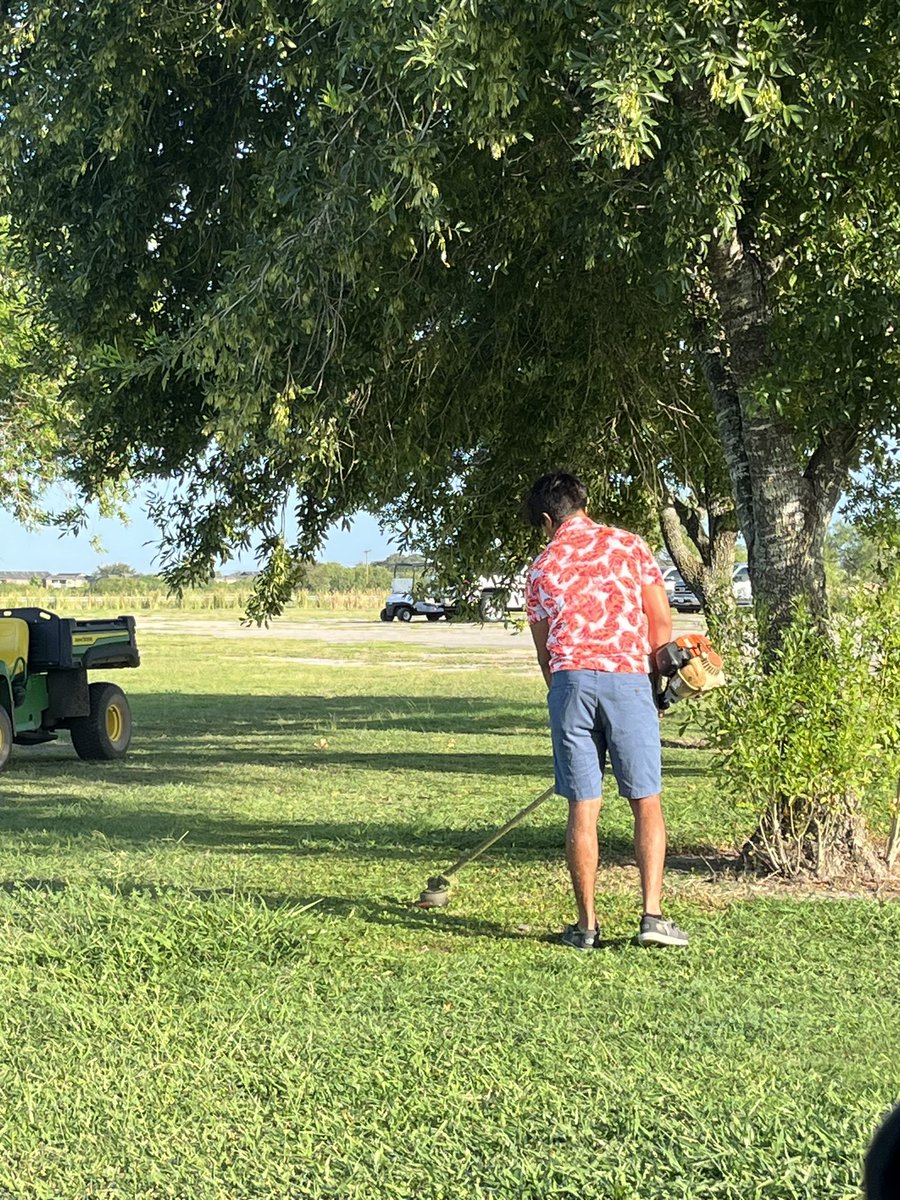 NoeTraeEverett's tweet photo. Working at the golf course in style👍🏻 https://t.co/nmAQceF1Zr