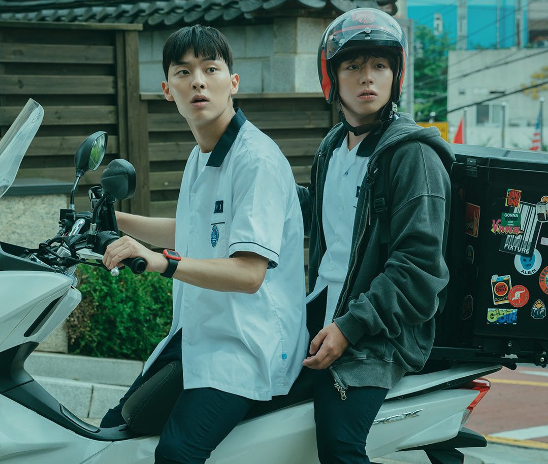 여름은 싫지만 약한영웅의 여름은 좋다.