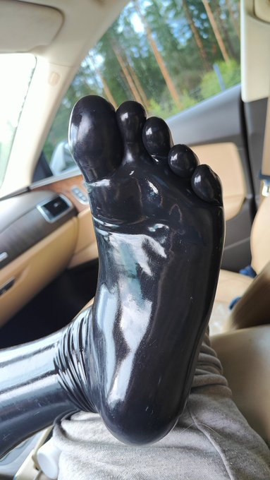 Who wants to buy my sweaty long latex toe socks? Going for real cheap 😋I wanna buy a shorter pair next