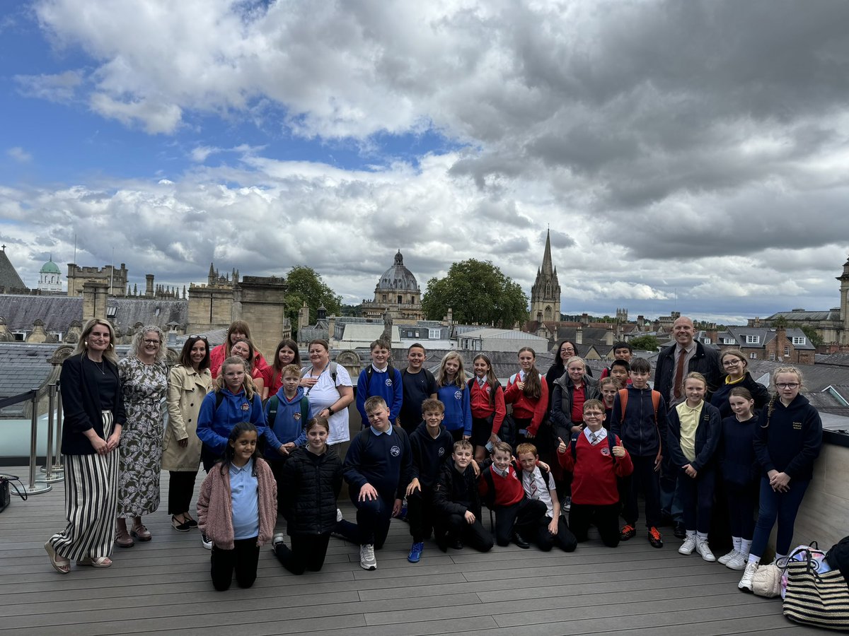 A fantastic day in Oxford celebrating the <a href="/IDS3to18/">Idris Davies School 3_18</a> <a href="/BrilliantClub/">The Brilliant Club</a> graduation from Jesus College Oxford. Super proud of our pupils. 👨🏻‍🎓👨🏻‍🎓👩🏼‍🎓#BrilliantBrynAwel