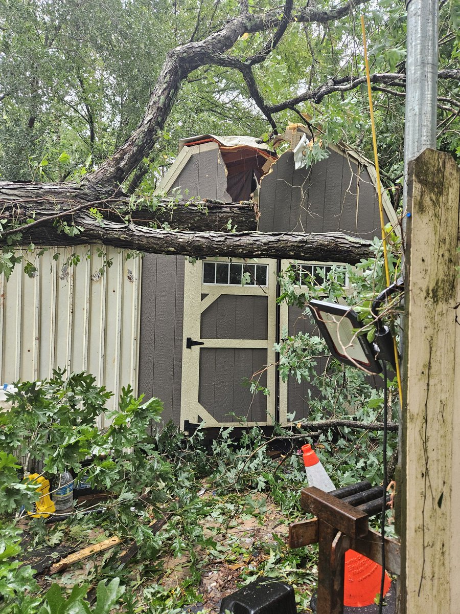 texassweeth's tweet photo. For anyone that wants to see me back at content I need some help I'm without power tell July 14th is the date they will be starting on my power lines I have a smaller barn I can use for temporary but I need stuff to use it if you can help cashapp is $sweetheart732 https://t.co/i35nIqYGWt
