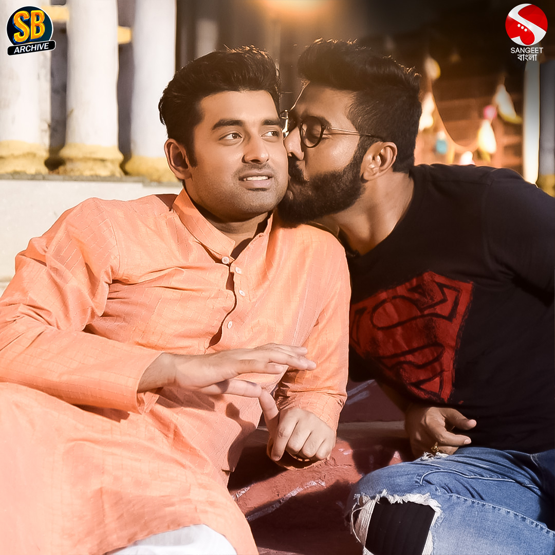 SangeetBangla's tweet photo. @iamrajchoco-র পরিচালনায় @AnkushLoveUAll-এর এই ছবিটি কোন সিনেমার?
Comment করে জানাও
#RajChakraborty #AnkushHazra #SBArchive #BanglaMovie #BengaliActor #SangeetBangla #hullorHoyeJak https://t.co/pqFHk4knss