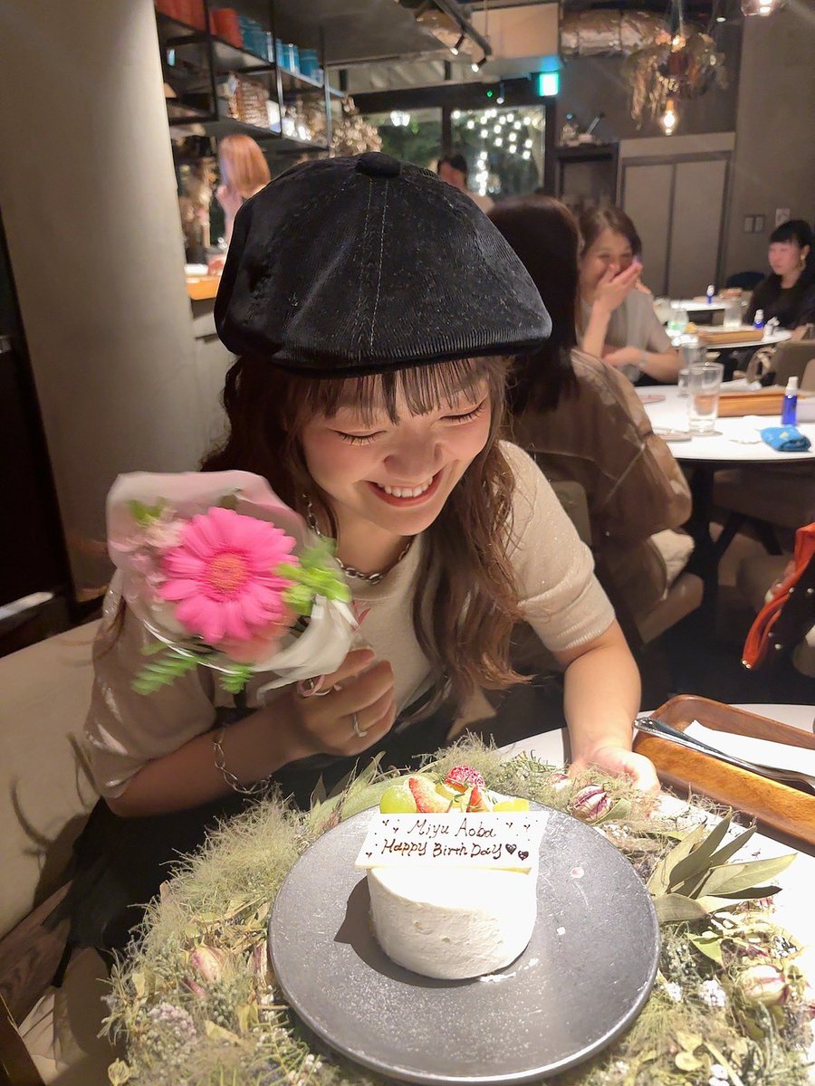 miyu___515's tweet photo. 毎年恒例お誕生日会お互いおめでとう https://t.co/dATOJfkgNa