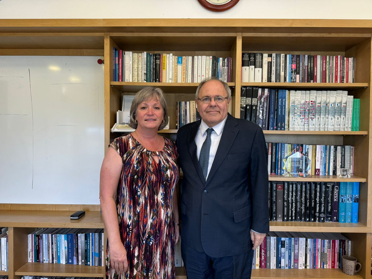 L'ambassadrice <a href="/LisaStadelbauer/">Lisa Stadelbauer</a> a rencontré le président de <a href="/yadvashem/">Yad Vashem</a> <a href="/AmbDaniDayan/">Dani Dayan</a> pour une visite d'adieu au cours de laquelle ils ont discuté de coopération et d'antisémitisme.