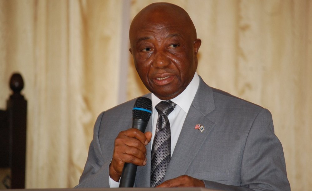 AfricaFactsZone's tweet photo. Liberia's President Joseph Boakai has reduced his salary by 40% to show an example of responsible governance, and connect with the people.

He reduced his salary from $13,400 to $8,000 yearly. https://t.co/QvGW4XpQdd