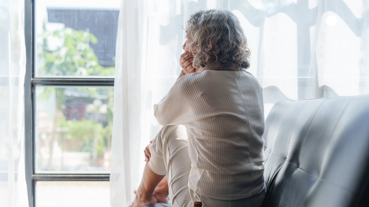 UWaterloo's tweet photo. A study from #UWaterloo researchers shows that loneliness has a greater negative impact on memory than social isolation, though both present a significant risk to the aging population.

More: https://t.co/vTMKvJxsv4 | #UWaterlooNews https://t.co/M3Nk3zZwPd