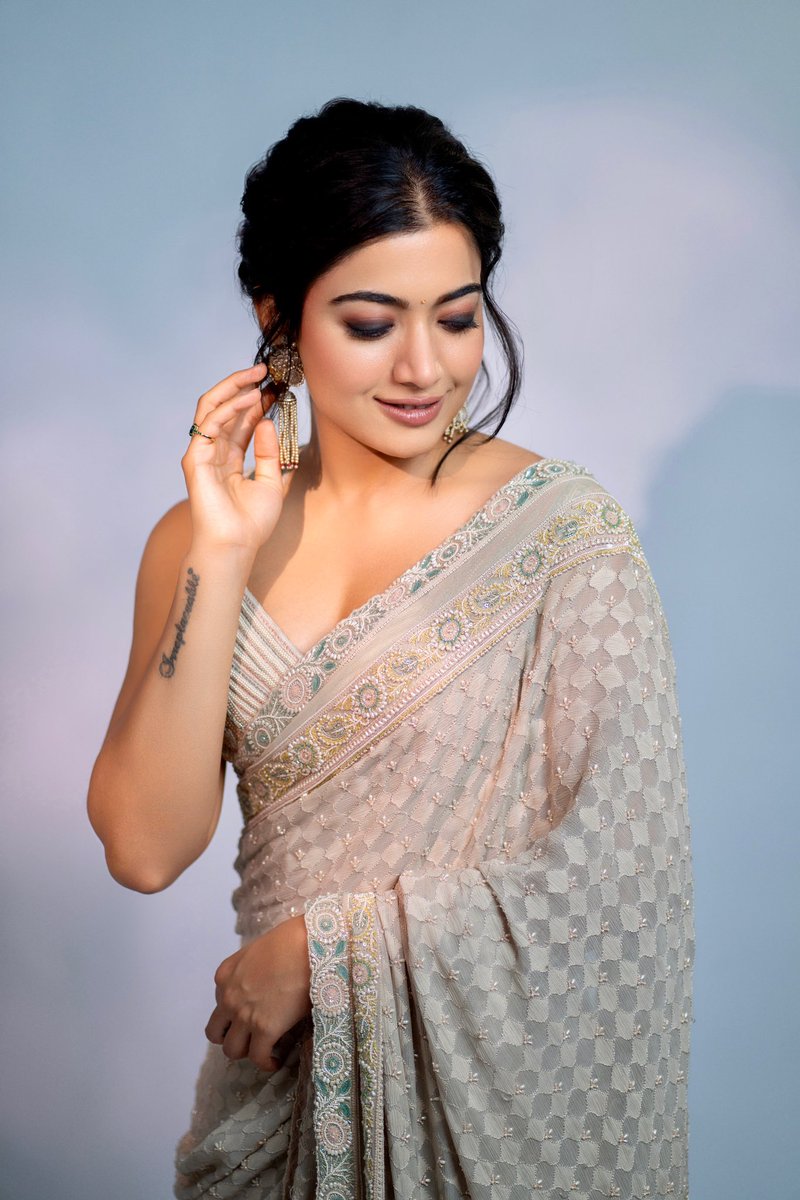 HepsibhaVijay's tweet photo. @iamRashmika Elegant 😍😍🤌❤️❤️ https://t.co/hVo85Tpqhl