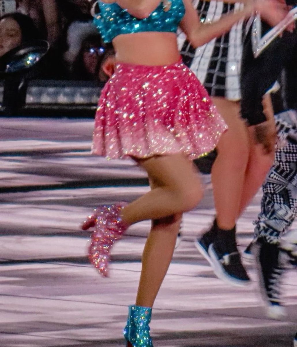 reply to this and i’ll give you an eras tour outfit that i think fits your vibe !! 💘