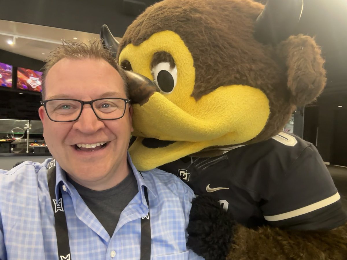 DomIzzoWDAY's tweet photo. Day 2 of @HotMicWDAY in Las Vegas is about to begin.

Sitdown with Chris Klieman
Deion Sanders arrives today.
@BrianHowell33 on the Buffs-Bison game.

Join us from 9-11 on WDAY Xtra and https://t.co/GuoDu8dKi8 https://t.co/Dy6RJD73Ez