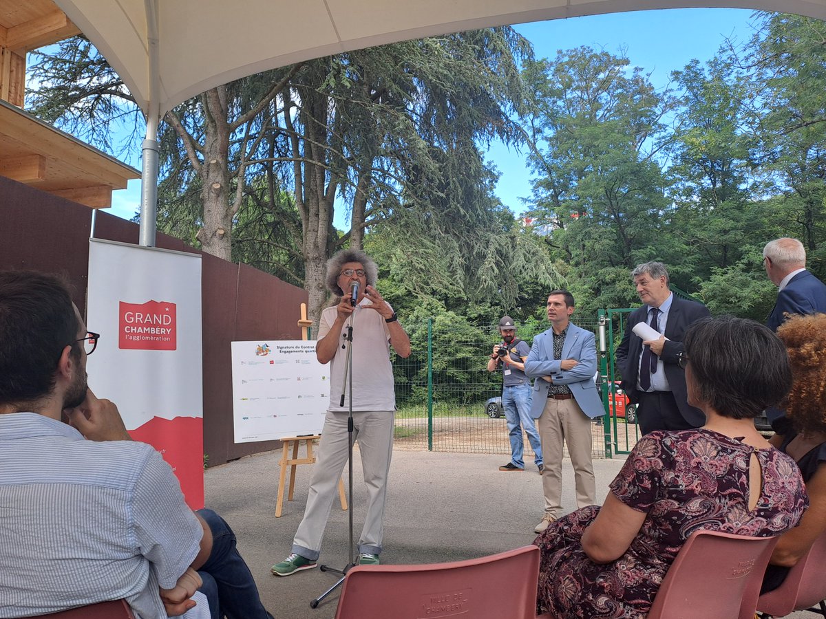 Caf73_actus's tweet photo. ✍️Signature Contrat de ville agglomération chambérienne 2024-2030. 
Témoignage des habitants et structures directement concernés par les actions. 
#CAF73 est signataire du contrat.
#actionsociale @GrandChambery https://t.co/XfXaMktirR