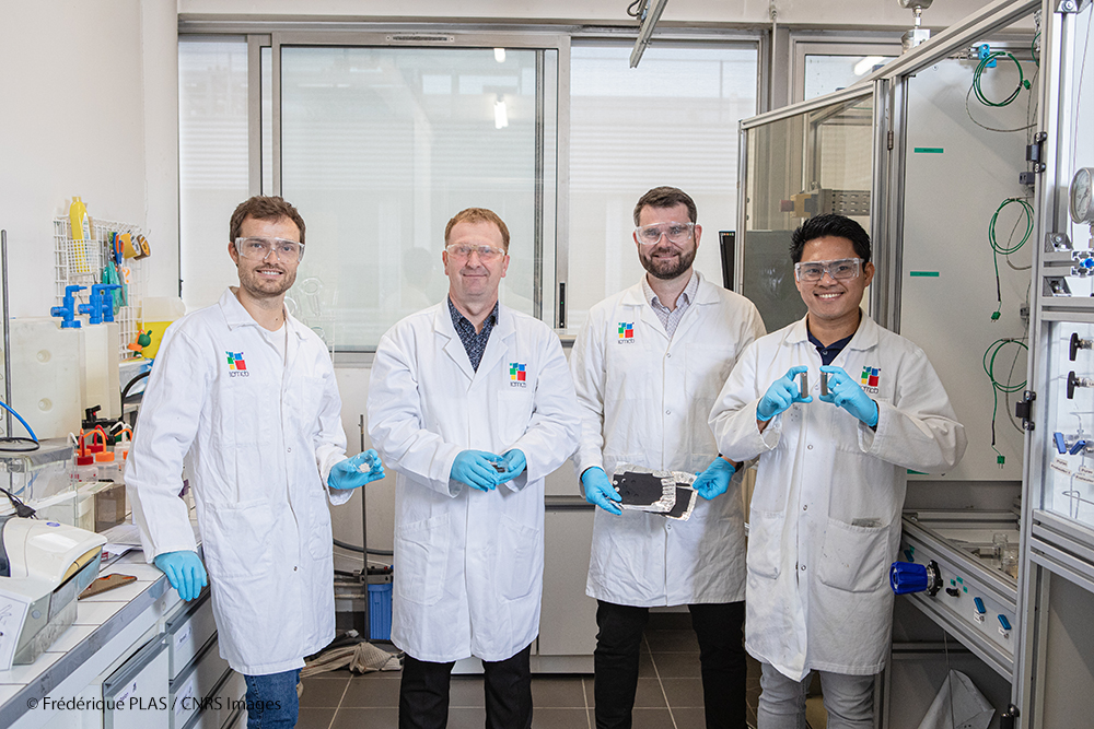 ICMCB (@icmcb) on Twitter photo 🏆 Félicitations à Cyril Aymonier, directeur de l'<a href="/icmcb/">ICMCB</a>, lauréat de la médaille de l'innovation du <a href="/CNRS/">CNRS 🌍</a> qui vient récompenser ses recherches sur le recyclage de matériaux grâce aux fluides supercritiques.
<a href="/CNRSAquitaine/">CNRS Aquitaine</a> <a href="/univbordeaux/">Université de Bordeaux</a> <a href="/BordeauxINP/">Bordeaux INP</a>
👉urlz.fr/rbQp 🏆 Félicitations à Cyril Aymonier, directeur de l'<a href="/icmcb/">ICMCB</a>, lauréat de la médaille de l'innovation du <a href="/CNRS/">CNRS 🌍</a> qui vient récompenser ses recherches sur le recyclage de matériaux grâce aux fluides supercritiques.
<a href="/CNRSAquitaine/">CNRS Aquitaine</a> <a href="/univbordeaux/">Université de Bordeaux</a> <a href="/BordeauxINP/">Bordeaux INP</a>
👉urlz.fr/rbQp