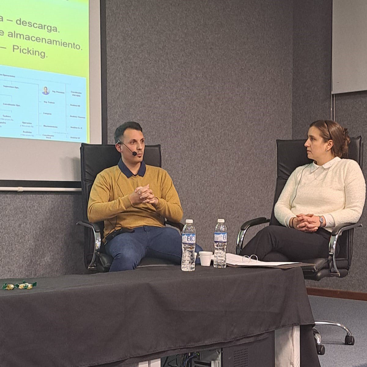 fiunlz's tweet photo. El miércoles pasado se realizó la charla “Logística para Ingenieros” en donde tres ingenieros graduados de nuestra casa de estudios, compartieron sus experiencias profesionales destacando los desafíos y las oportunidades en el campo de la logística.

¡Mirá la nota en la web! 📲 https://t.co/WSUcWYedRo