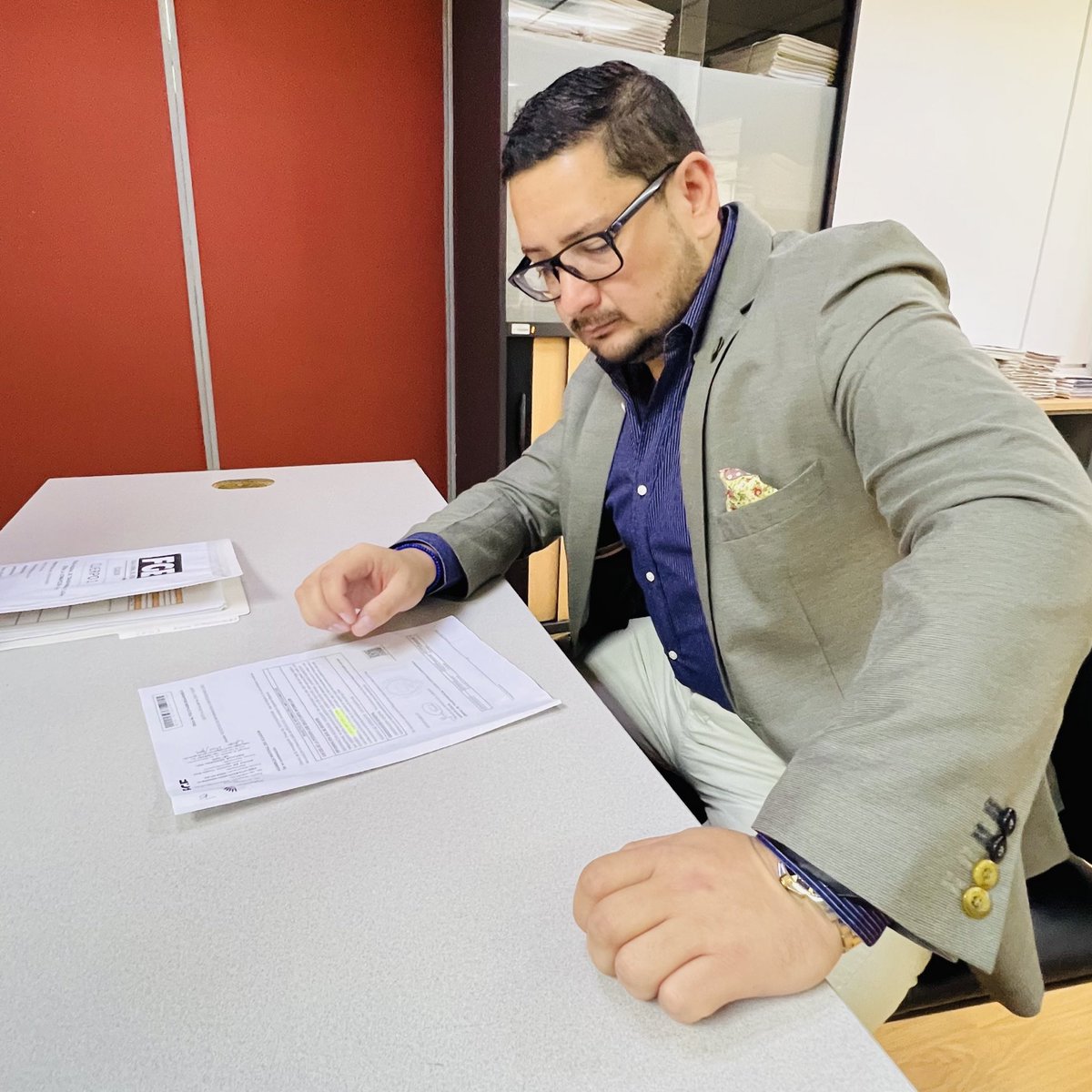 DiegoMatovelle's tweet photo. #Urgente | En este momento he acudido a Fiscalía a reconocer mi nombre y firma en la Noticia Criminis que presentamos los 5 asambleístas del Azuay dentro del #CasoIESS
Han pasado más de 10 días y la Sra. #RosaArgudo no da respuestas a las preguntas solicitadas y que pidió por escrito.
Del mismo modo he pedido celeridad a Fiscalía en esta investigación.
El silencio no es una opción, un país entero exige respuestas por la red de corrupción en el #CasoIESS
Justicia que se demora no es justicia 🇪🇨
