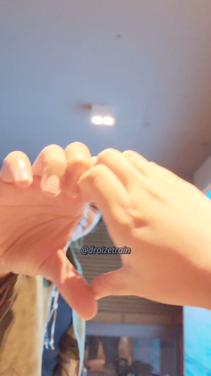draizetrain's tweet photo. 240710 Listening Session νμ΄ν°μΉ #FTISLAND #μ΄μ¬μ§
μλ°μΌλ무μ€λ μλ§λμ λλ‘λͺ»ν¨..
γ΄κ·Όλ°μννΈλμνμ£ ? https://t.co/f9GTmD89Lp