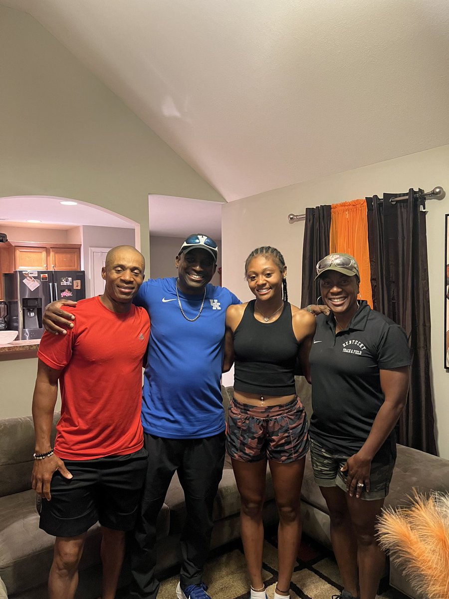 DanielleAjuana's tweet photo. Very honored to meet Coach Ferguson &amp; Coach Gibson ! thank you for a great home visit ! #Gowildcats? #KentuckyTrack https://t.co/YiD7cE2vKW